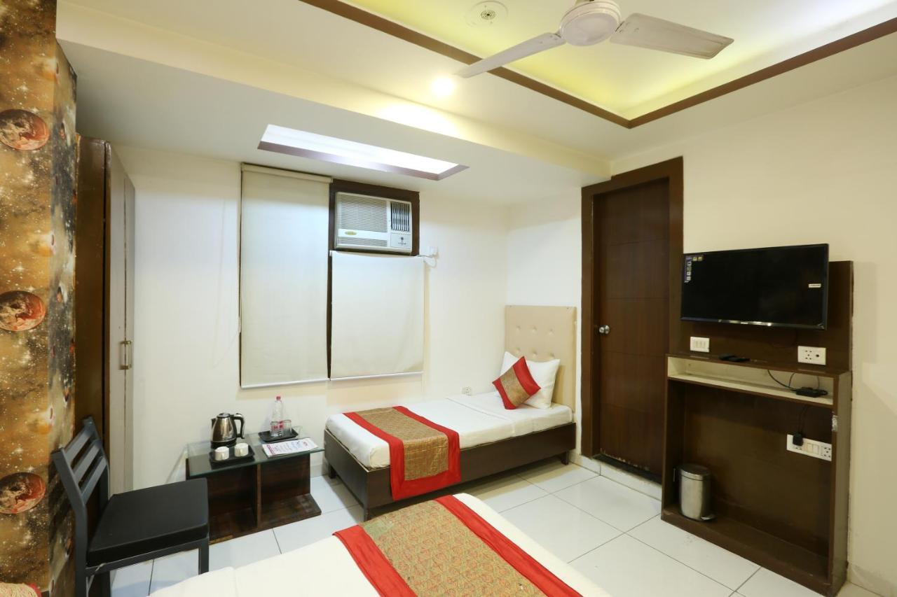 Melfort Bed & Breakfast New Delhi Bagian luar foto