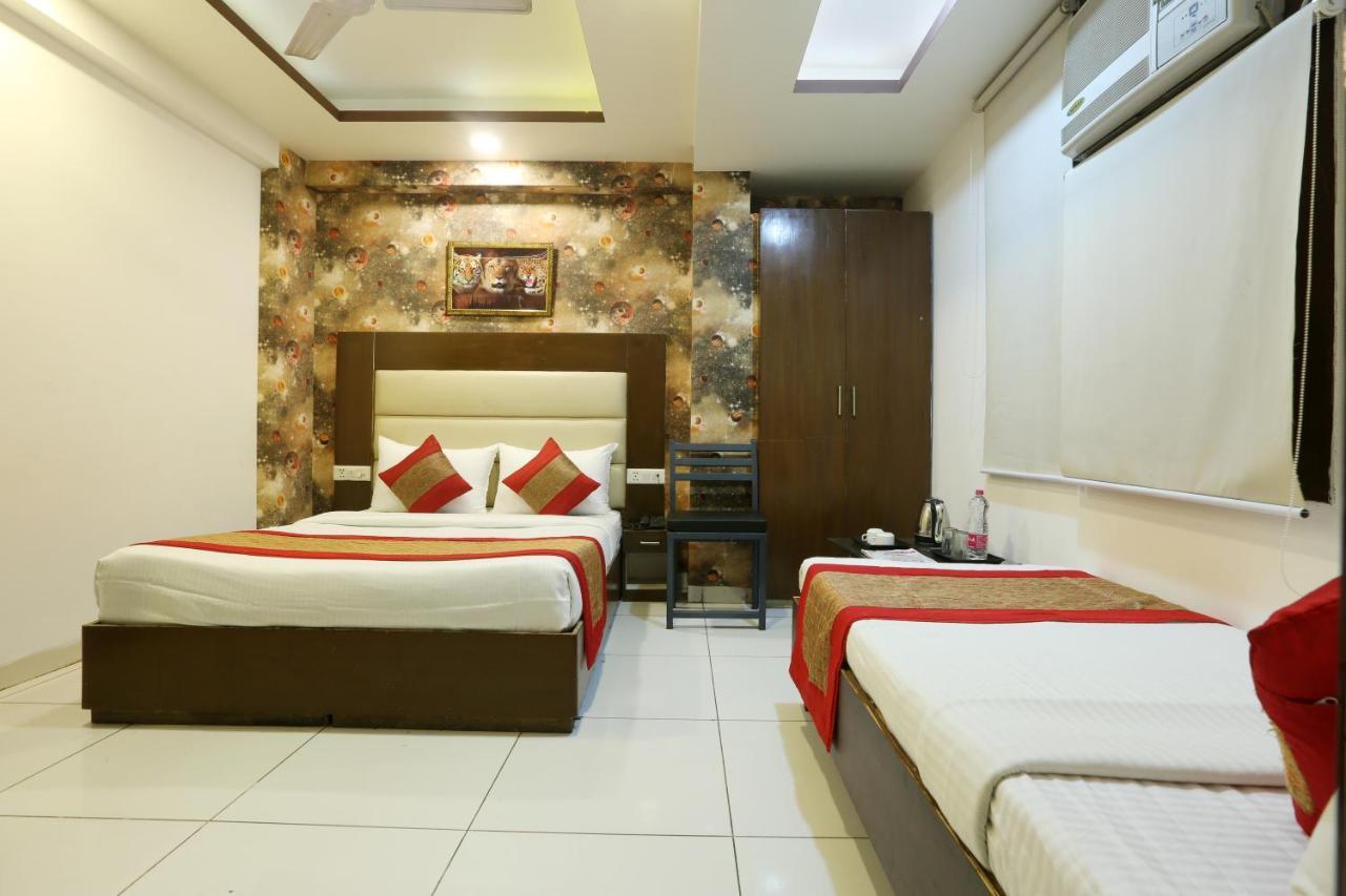 Melfort Bed & Breakfast New Delhi Bagian luar foto