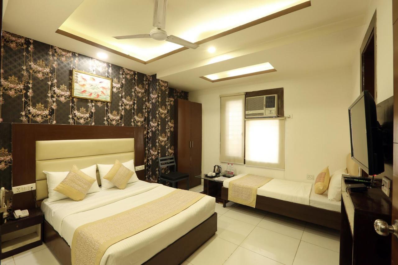 Melfort Bed & Breakfast New Delhi Bagian luar foto