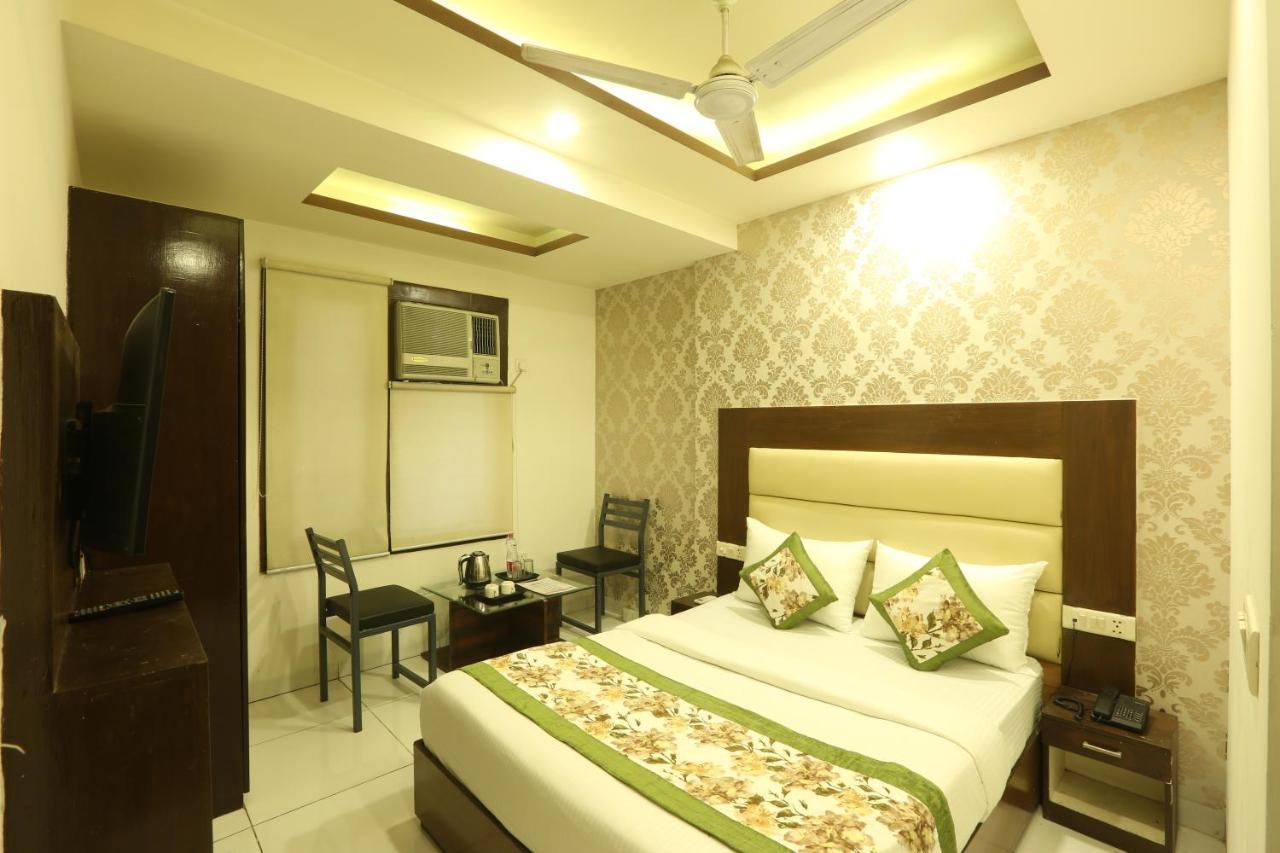 Melfort Bed & Breakfast New Delhi Bagian luar foto