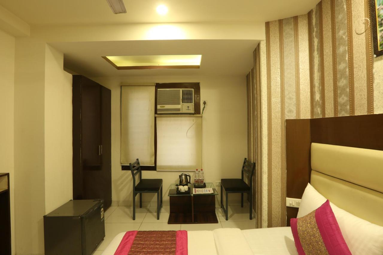 Melfort Bed & Breakfast New Delhi Bagian luar foto