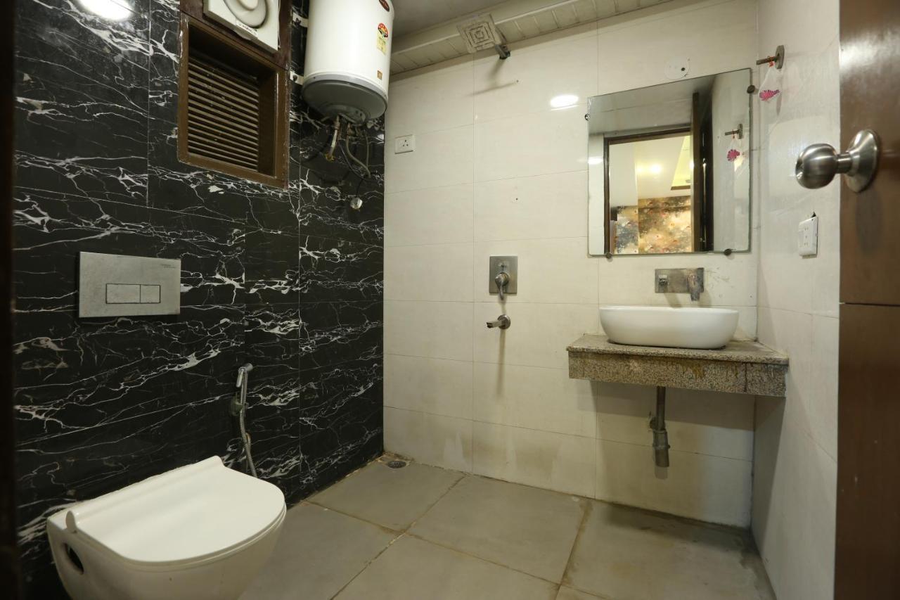 Melfort Bed & Breakfast New Delhi Bagian luar foto
